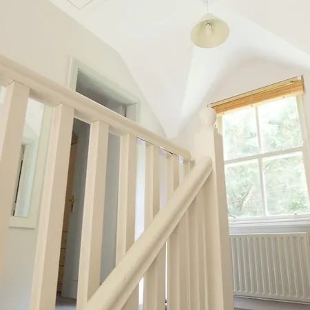 Castle Gardens * بونراتي