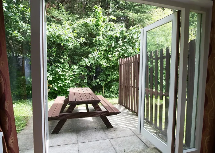 בית נופש Castle Gardens בנראטי